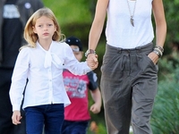 Звездные мамы: Как проводит лето Гвинет Пэлтроу с детьми (ФОТО)