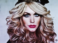 Травести-дива Монро мечтает о золотых сапогах и дорогом мехе