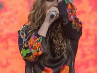 Могилевская впервые вышла на сцену после смерти матери (ВИДЕО)