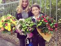 Звезды отвели детей в школу (ФОТО)