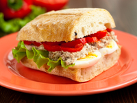 Сэндвич с тунцом и болгарским перцем