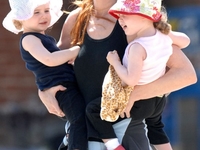 Звездные мамочки двойняшек (ФОТО)