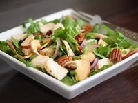 Осенние салаты из яблок: ТОП-5 рецептов