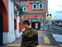 Лысая Мария Кожевникова гуляет по городу (ФОТО)