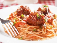 Спагетти с тефтелями: Три вкусные идеи