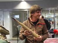 Ведущий 1+1 показал чехол для пениса и рассказал о новой поездке