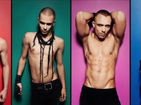 Лосины, шпильки и голый торс: Kazaky показали историю успеха (ВИДЕО)