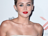 Самые ужасные ошибки в макияже звезд