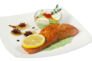 Как запечь лосося с чесноком и розмарином