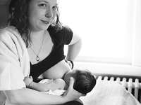 С грудью наголо: Лучшие ФОТО кормящих мам