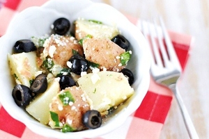 Как приготовить картофельный салат с фетой (ВИДЕО)