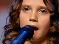 Маленькая девочка поразила всех, запев оперным голосом (ВИДЕО)