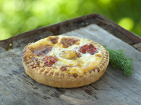 Тартинки с сыром и беконом