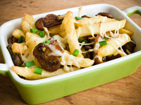 Жареный картофель с грибами и сыром