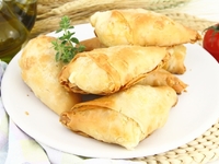 Пирожки из теста фило с сыром и шпинатом