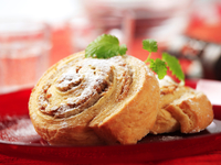 Несладкая выпечка из слоеного теста: ТОП-5 рецептов