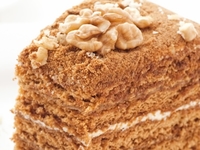 Бисквитный торт с кремом из вареного сгущенного молока