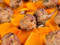 Тефтели с маринованным луком и тыквой