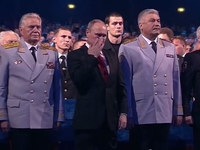 Владимир Путин растрогался во время выступления шансон-группы (ФОТО)