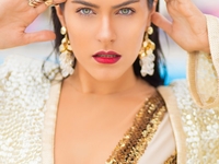 Маша Собко показала новый клип: Золото, цепи и дорогая машина