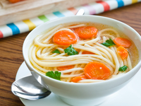Куриный суп с лапшой: Три вкусные идеи