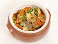 Тушеное мясо в горшочках с шампиньонами