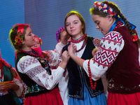 Участники Детского Евровидения 2013 танцевали украинский гопак и ели борщ