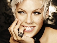 Как уложить короткую стрижку: Звездные примеры