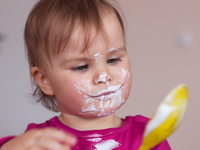 Ученые: Не мешайте детям баловаться за столом