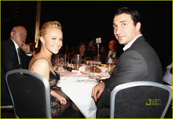 Невеста Владимира Кличко приедет в Киев поддержать Евромайдан