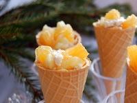 Новогодний салат из курицы с ананасами