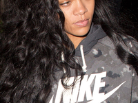 Рианна без макияжа и с длинными волосами