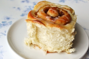 Как приготовить плюшки с корицей (ВИДЕО)