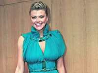 Ириша Блохина сняла новый клип: Давайте откроем Новый год