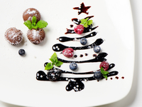 Как нарисовать елку шоколадной глазурью