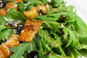 Как приготовить салат из угря (ВИДЕО)