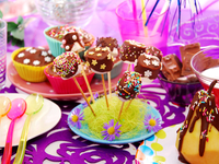 Как сделать пирожные на палочке на Новый год