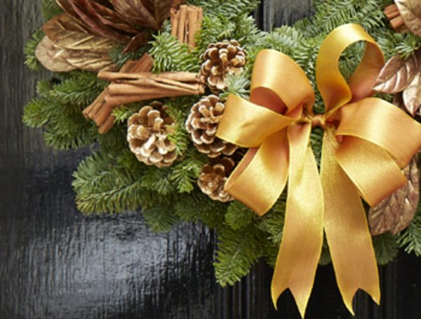 Как сделать рождественский венок в золотистых тонах (ВИДЕО)