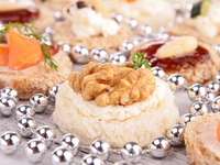 Канапе с орехами и сыром