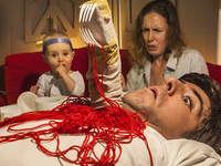 Мир из картона: Необычный фотопроект семейной пары