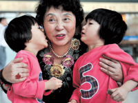 Шестидесятилетняя женщина родила двойню