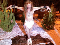 Джигурда в новогоднем клипе слепил из снега мужской половой орган