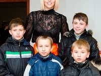 Оля Полякова подарила 75 тысяч гривен многодетному отцу-одиночке