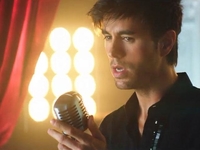 Испанский красавец Энрике Иглесиас презентовал клип El Perdedor