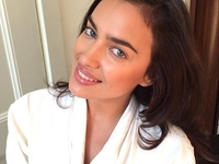 Модель Ирина Шейк без макияжа