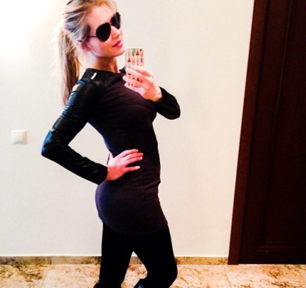 Кристина Асмус показала фигуру через три недели поcле родов