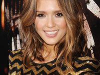 Модные стрижки на средние волосы 2014: Звездные примеры