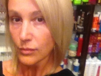 Снежана Егорова выложила фото с новой прической и без макияжа