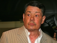 Больной Николай Караченцов приехал на Грушевского