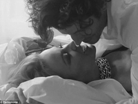 45-летняя Кайли Миноуг показала ножки в новом клипе